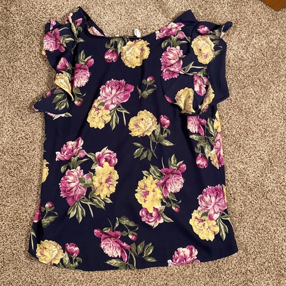 Angela Plus flower blouse - Picture 9 of 10